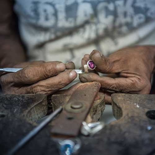 Mines et pierres précieuses au Sri Lanka